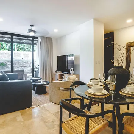 Luxury 2br Retreat With Private Pool &