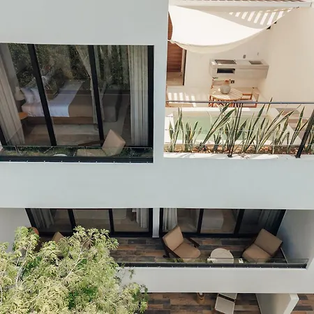 Elegant Duplex With Rooftop Jacuzzi In *