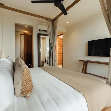 Elegant Duplex With Rooftop Jacuzzi In *
