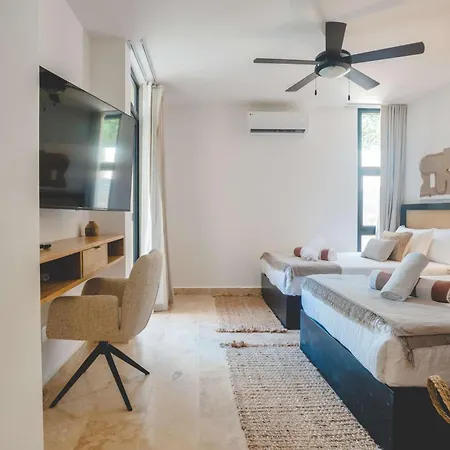 Luxury 2br Retreat With Private Pool & Apartamento