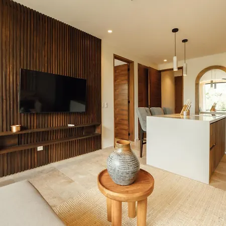 Elegant Duplex With Rooftop Jacuzzi In Tulum