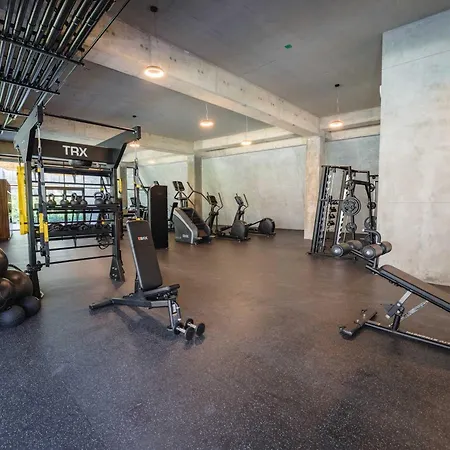 Modern 2br With Pool & Gym Apartamento