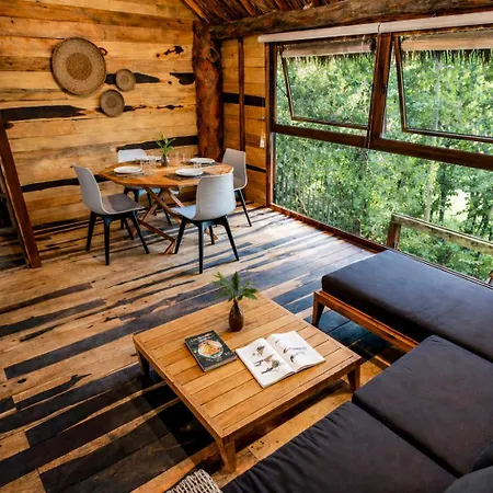 Treehouse H2ojos Lodge *
