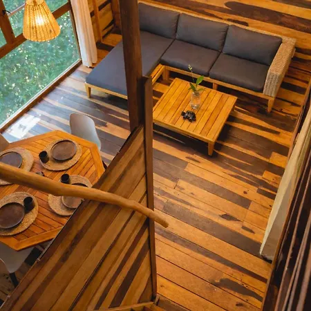 Treehouse H2ojos Lodge