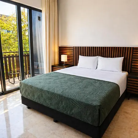 Jungle Guardian - Rooftop Pool & Club In Zona Hotelera