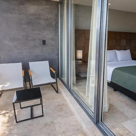 Jungle Guardian - Rooftop Pool & Club In Zona Hotelera Tulum