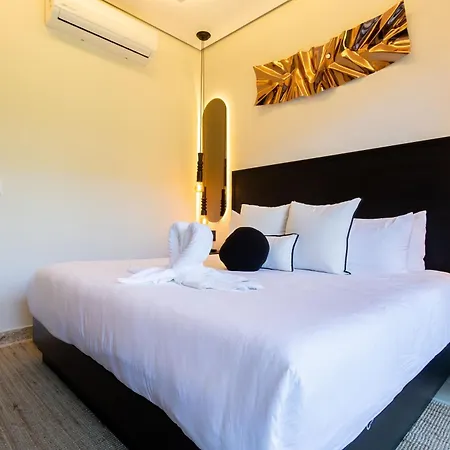 Art House - Filtered Water & 2 Free Clubs Zone Apartment *