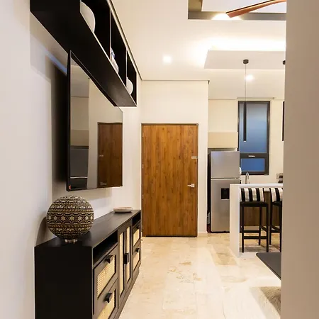 Art House - Filtered Water & 2 Free Clubs Zone Apartment