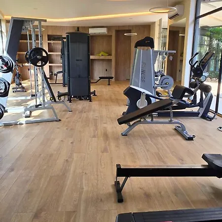Art House - Filtered Water & 2 Free Clubs Zone Apartment