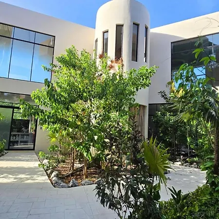 Art House - Filtered Water & 2 Free Clubs Zone