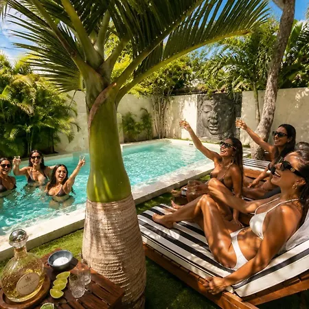 240m2 - 16 Persons - 6 - 2 Swimming Pool - 3 Jacuzzis