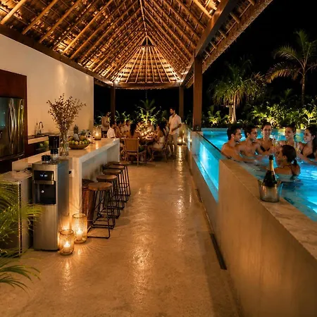 Villa 240m2 - 16 Persons - 6 - 2 Swimming Pool - 3 Jacuzzis Tulum