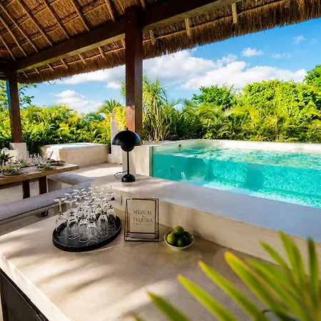 240m2 - 16 Persons - 6 - 2 Swimming Pool - 3 Jacuzzis Villa Tulum