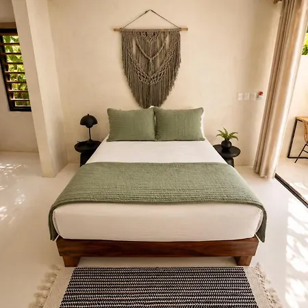 240m2 - 16 Persons - 6 - 2 Swimming Pool - 3 Jacuzzis *