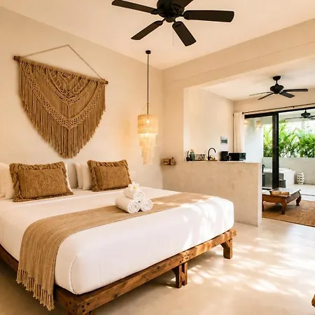 240m2 - 16 Persons - 6 - 2 Swimming Pool - 3 Jacuzzis Villa