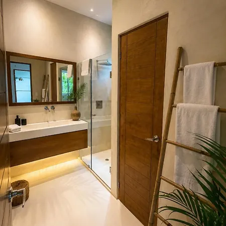 Villa 240m2 - 16 Persons - 6 - 2 Swimming Pool - 3 Jacuzzis *