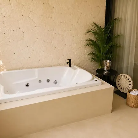 240m2 - 16 Persons - 6 - 2 Swimming Pool - 3 Jacuzzis Villa Tulum