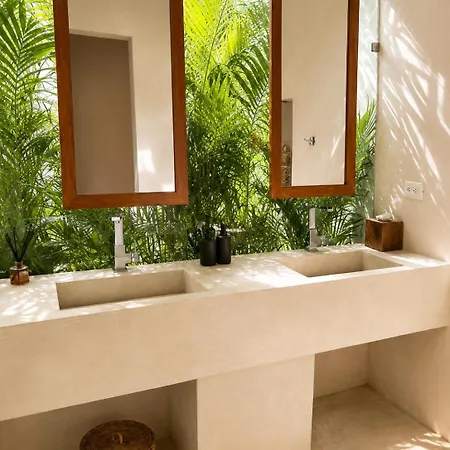240m2 - 16 Persons - 6 - 2 Swimming Pool - 3 Jacuzzis *