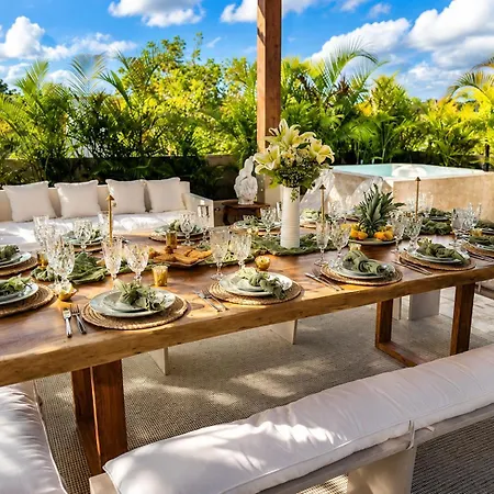 240m2 - 16 Persons - 6 - 2 Swimming Pool - 3 Jacuzzis Tulum