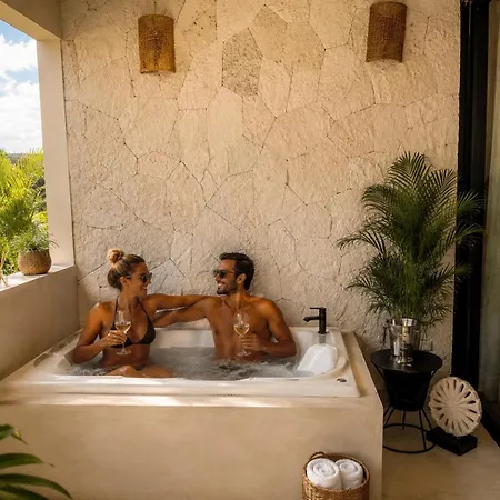 240m2 - 16 Persons - 6 - 2 Swimming Pool - 3 Jacuzzis Villa Tulum