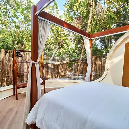 Hotel cápsula Astral Tulum