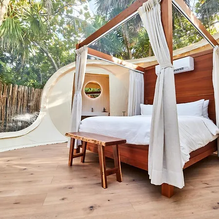 Hotel cápsula Astral Tulum