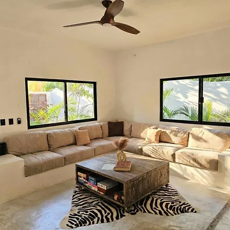 Casa Tira - Your Luxury Jungle Mansion In