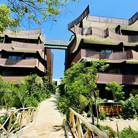 Jungle Guardian - Rooftop Pool & Club *
