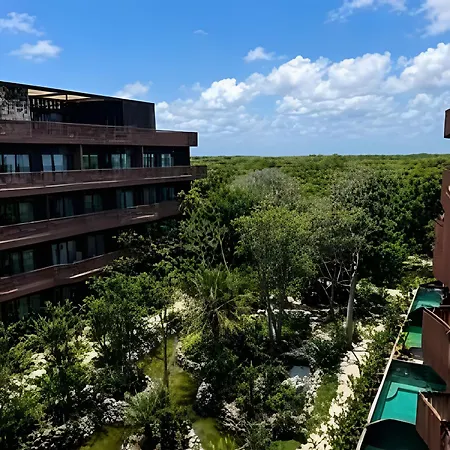 Jungle Guardian - Rooftop Pool & Club Сasa de vacaciones