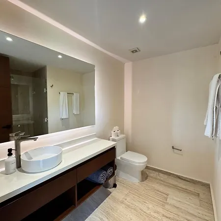 Luxury Loft Minutes From The Sea!