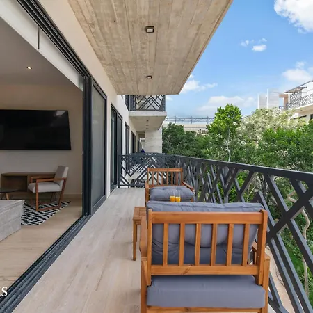 Palais By Waves
