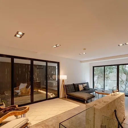 Stylish 3br Retreat In Serene Luxury Setting Apartment