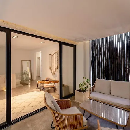Stylish 3br Retreat In Serene Luxury Setting