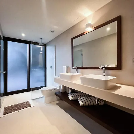 Gated 2br With Rooftop Pool *