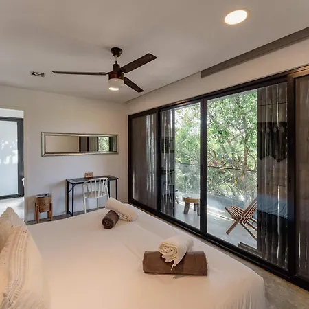 Stylish 3br Retreat In Serene Luxury Setting Apartment