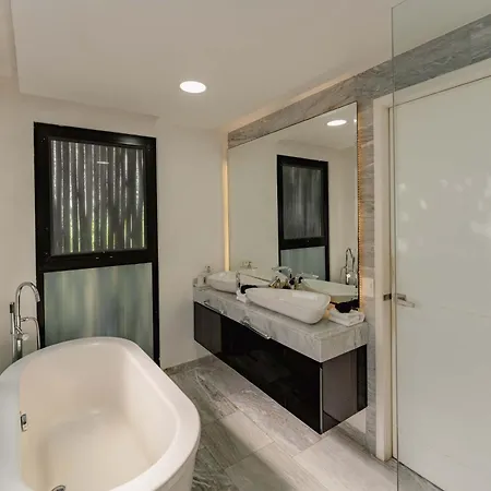 Stylish 3br Retreat In Serene Luxury Setting Apartment