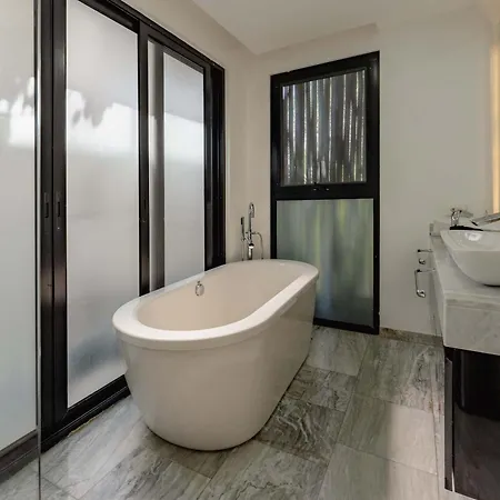 Stylish 3br Retreat In Serene Luxury Setting