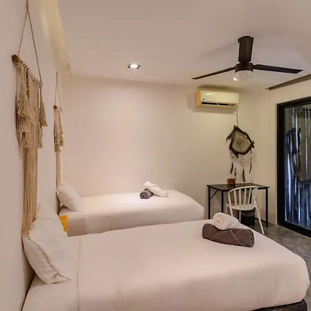 Stylish 3br Retreat In Serene Luxury Setting *