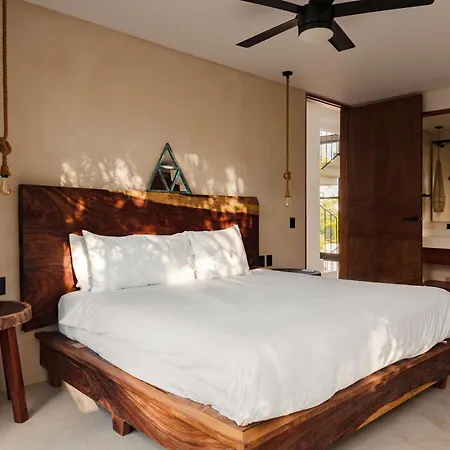 Luxury 5 Bedroom Pool Tiki Bar & Outdoor Gym