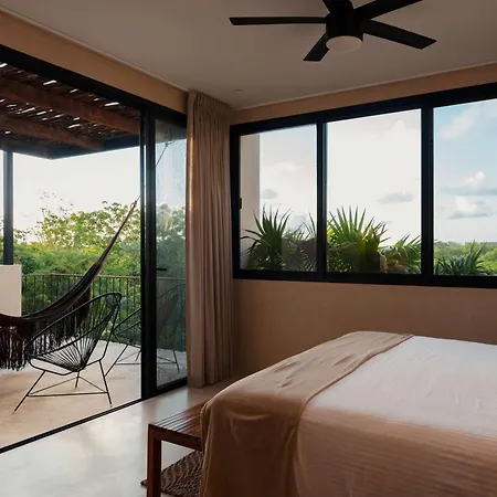 Luxury 5 Bedroom Pool Tiki Bar & Outdoor Gym Villa *