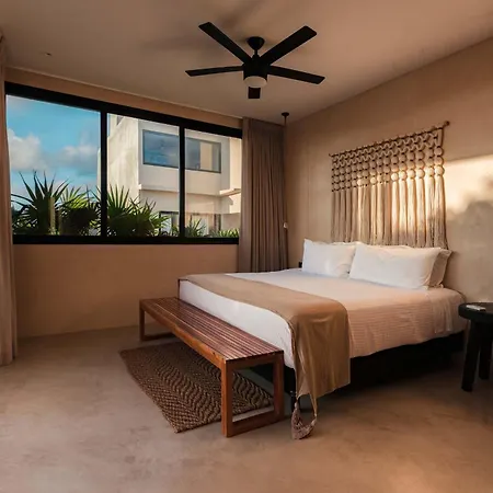 Villa Luxury 5 Bedroom Pool Tiki Bar & Outdoor Gym *
