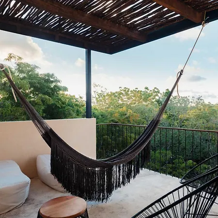Luxury 5 Bedroom Pool Tiki Bar & Outdoor Gym