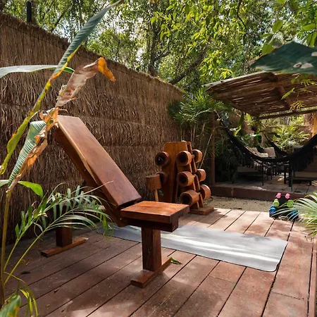 Luxury 5 Bedroom Pool Tiki Bar & Outdoor Gym Villa