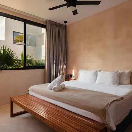 Villa Luxury 5 Bedroom Pool Tiki Bar & Outdoor Gym