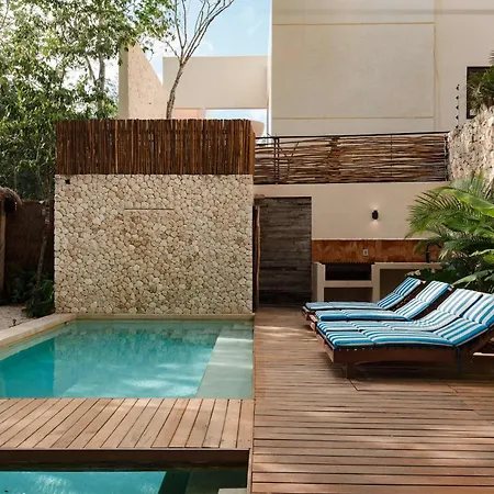 Villa Luxury 5 Bedroom Pool Tiki Bar & Outdoor Gym *
