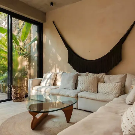 Luxury 5 Bedroom Pool Tiki Bar & Outdoor Gym Villa *