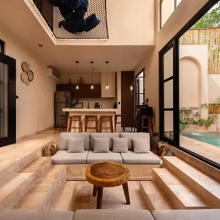 Luxury 4 Bedroom With Private Rooftop Pool *
