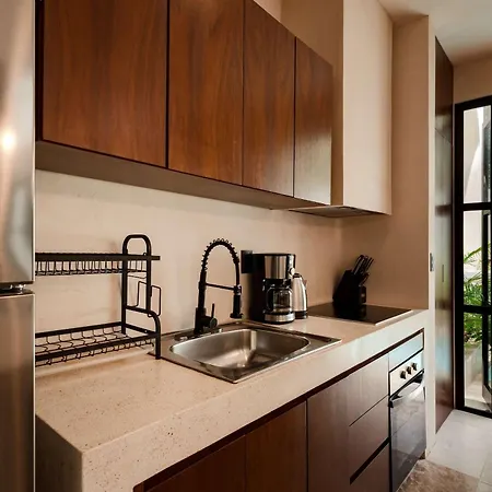 Luxury 4 Bedroom With Private Rooftop Pool