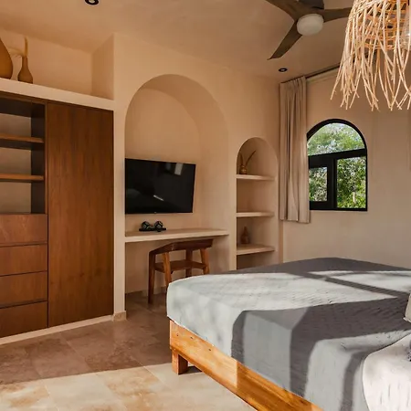 Holiday home Luxury 4 Bedroom With Private Rooftop Pool