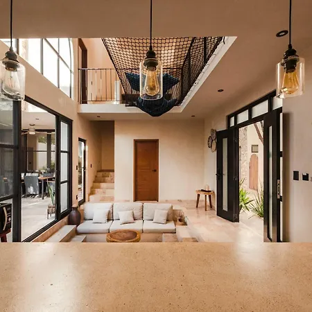 Luxury 4 Bedroom With Private Rooftop Pool Holiday home *